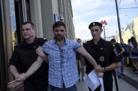 Demonstracja solidarnościowa СМИ z Alim Feruzem &ndash; dziennikarzem pochodzenia uzbeckiego, kt&oacute;ry w sierpniu 2017 r. został zatrzymany przez rosyjską policję w Moskwie i groziła mu deportacja. W lutym br. Feruz został uwolniony i wyjechał do Niemiec.